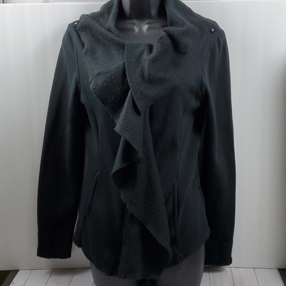 BNCI Black Noir Ruffle Sweater Womens Jacket - Small - Picture 1 of 4